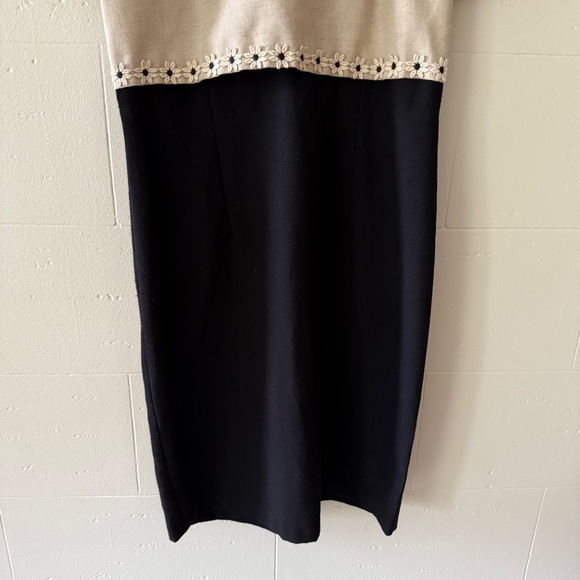 Vintage | 90s Black Cream Embroidered Flowers | Cottagecore | Size Medium - Picture 3 of 9